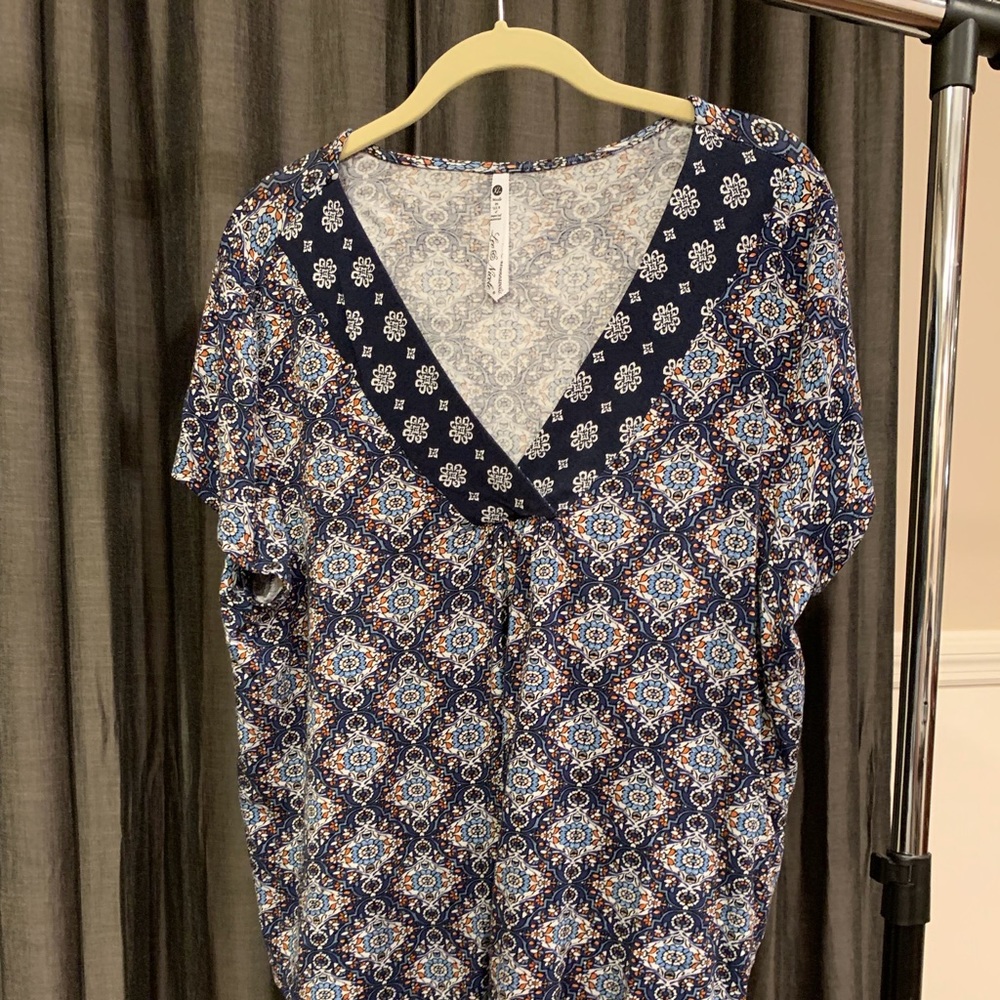 Multi-colored patterned short sleeve top